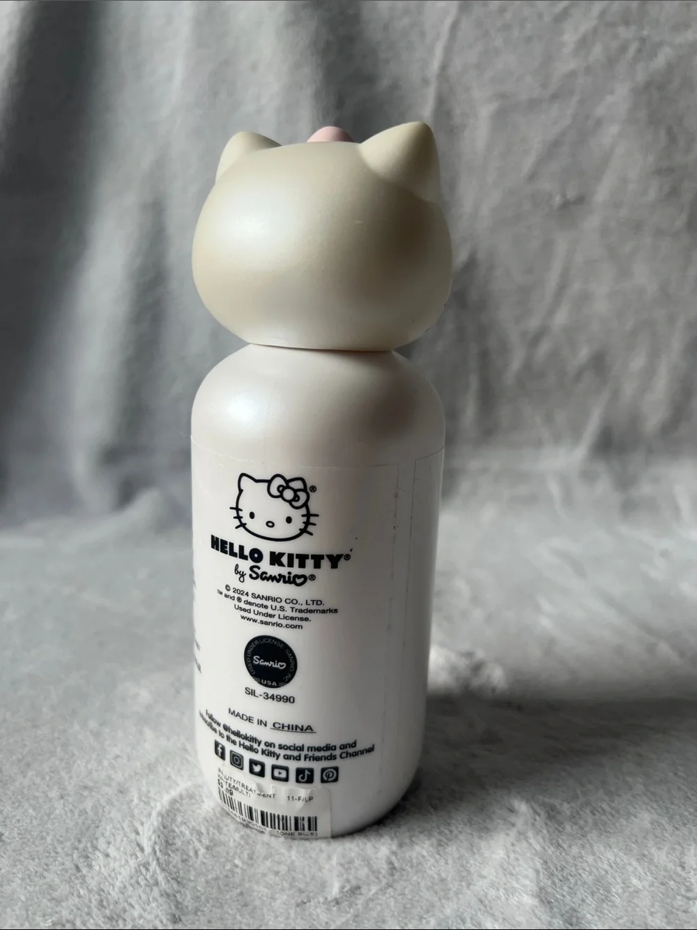 Hello Kitty White & Pink Body Lotion Birthday Cake scented from forever 21